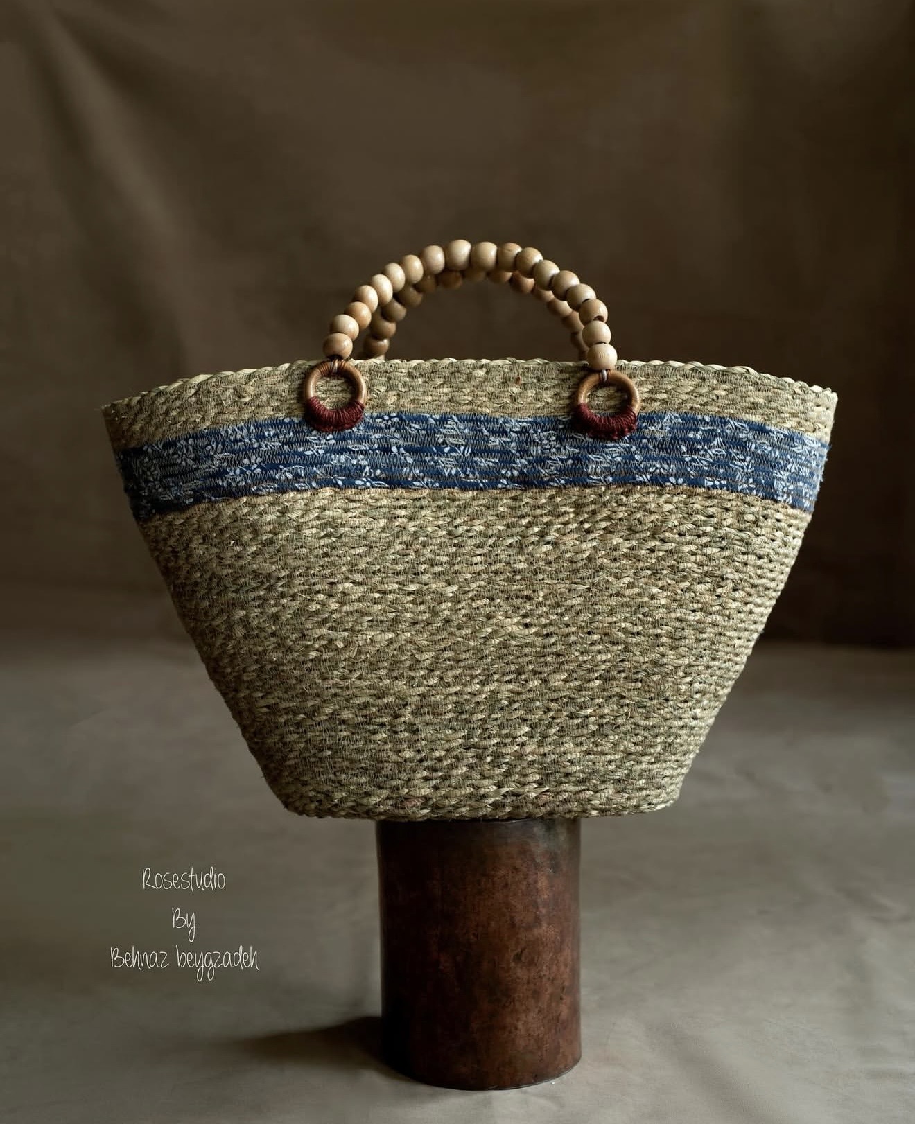 کیف حصیری دست بافت  قطر کفی ۲۵ ارتفاع ۳۵